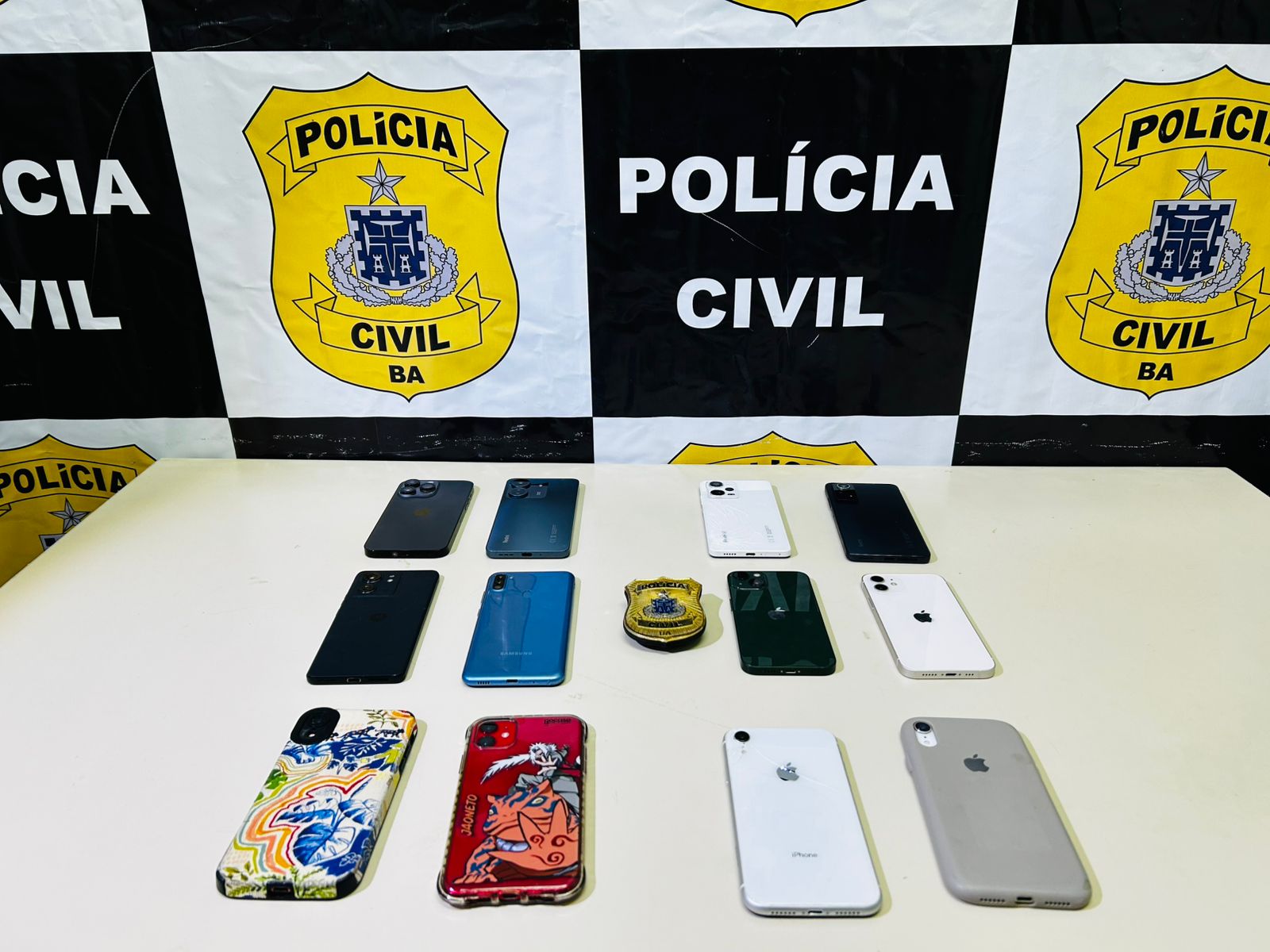 Homem é preso com 12 celulares furtados