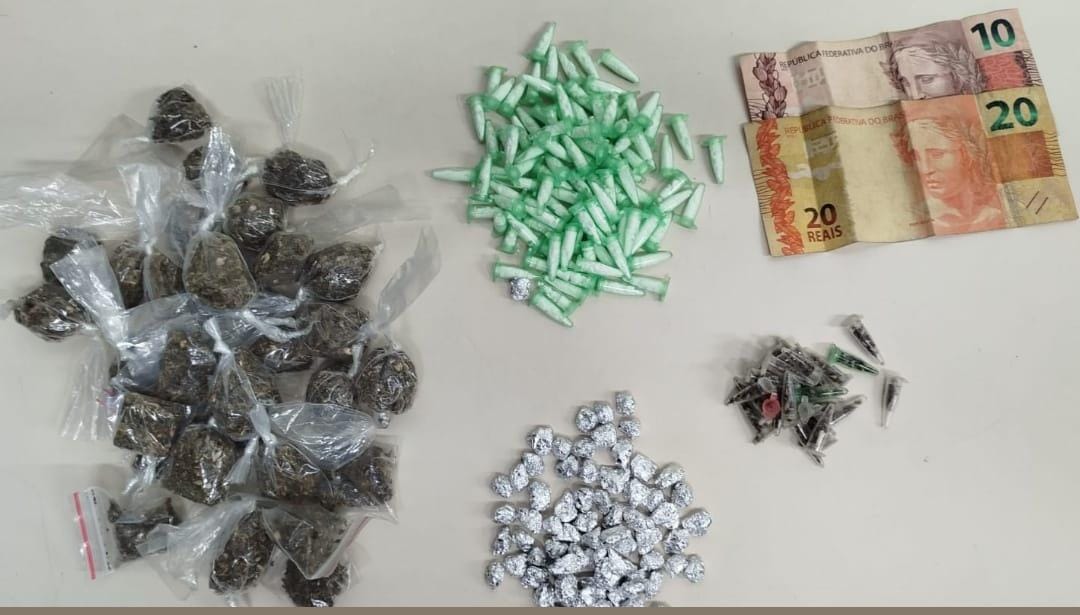 Cipe Polo prende suspeito com drogas no Barro Duro