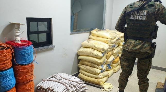 PM apreende cerca de uma tonelada de explosivos