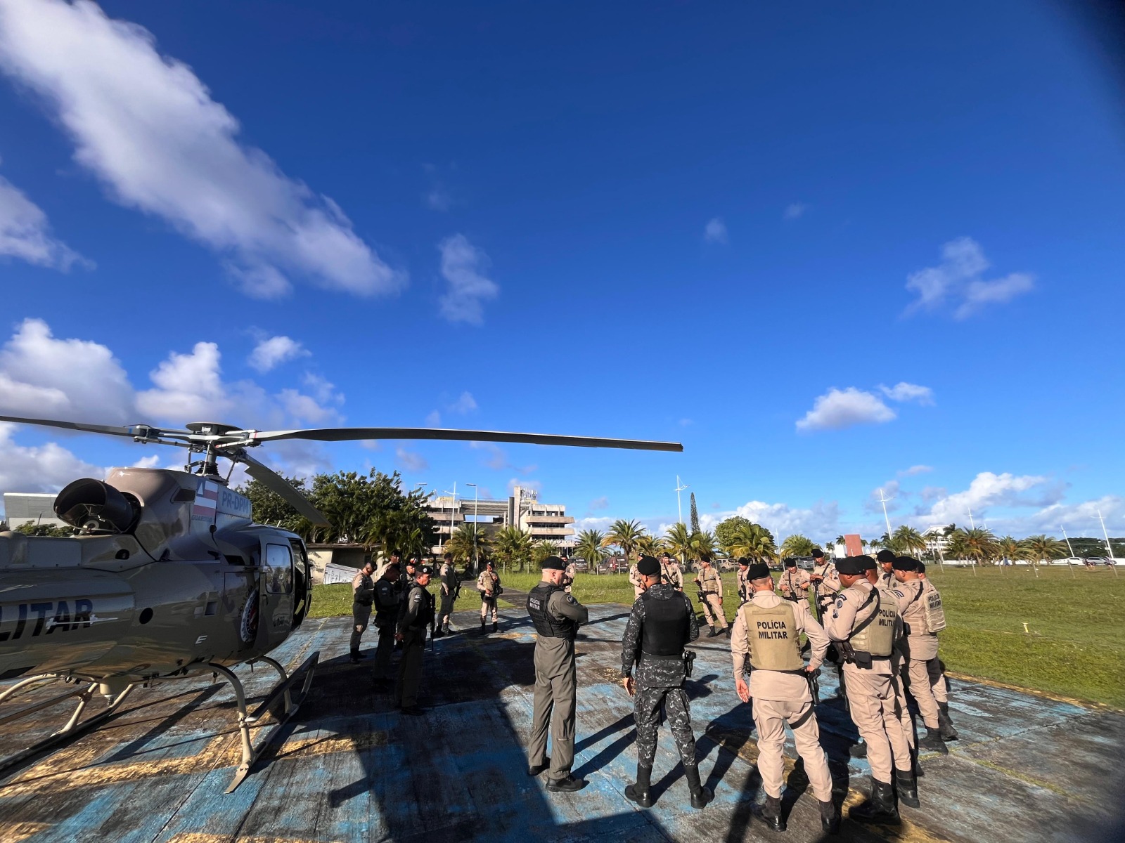 PM intensifica policiamento na Engomadeira e Tancredo Neves com o apoio do Graer
