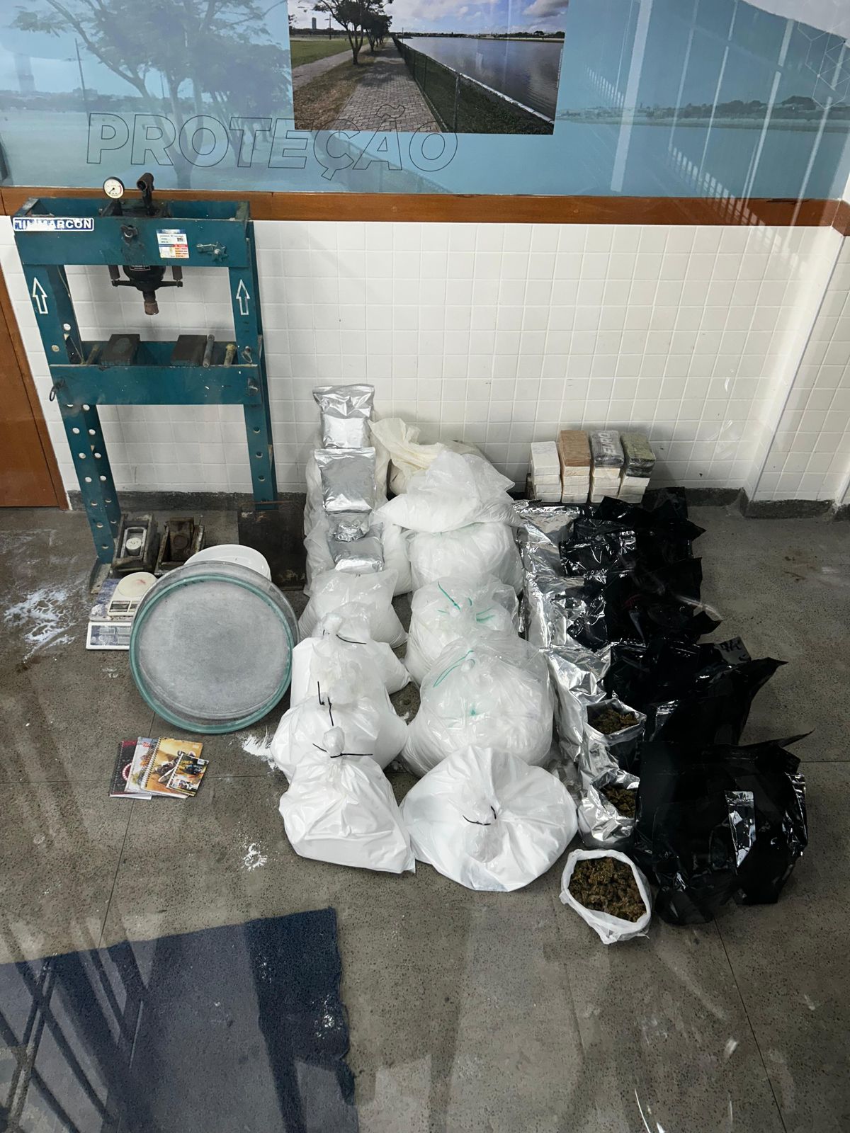 Laboratório de drogas é descoberto e desarticulado pela PM