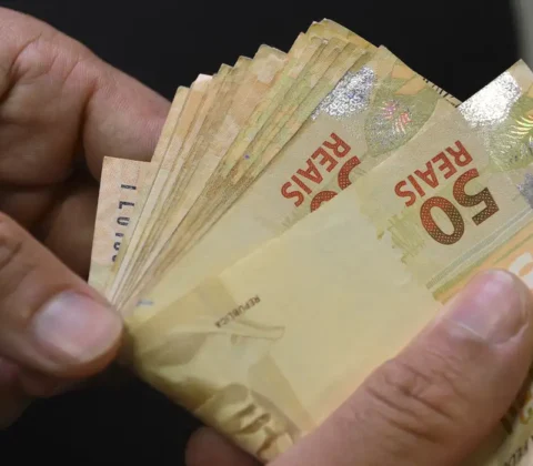 Imagem do post Novo salário mínimo de R$ 1.621 entra em vigor nesta quinta