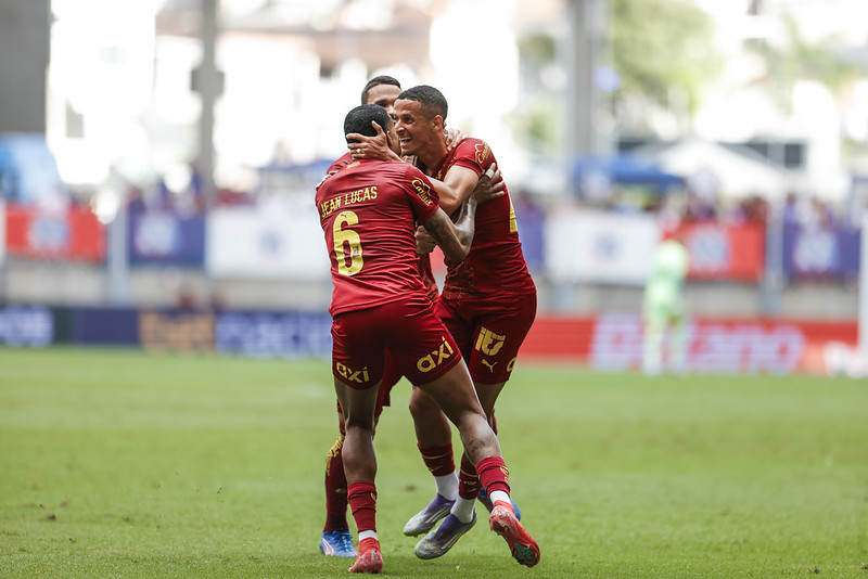 Bahia vence Santos se consolida no G4