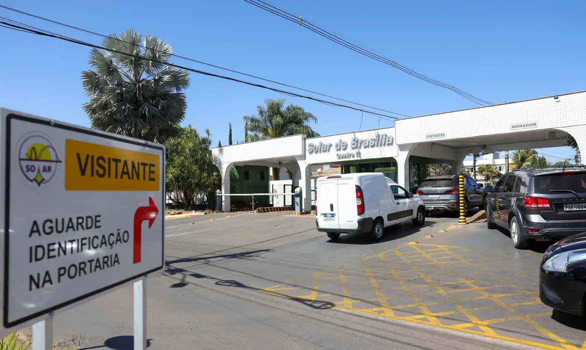 Moraes reforça monitoramento da casa de Bolsonaro