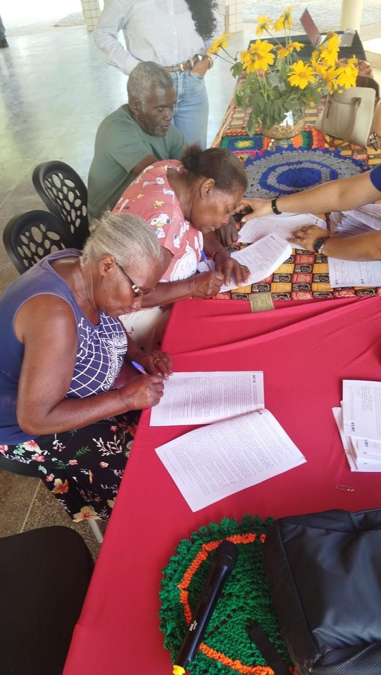 Famílias quilombolas de Lapão assinam contratos do Minha Casa, Minha Vida Rural