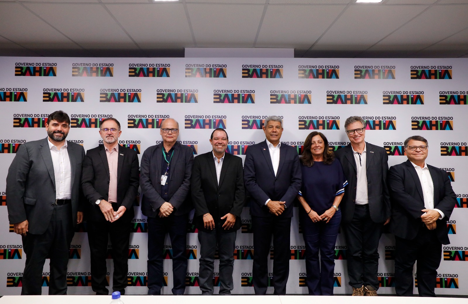 Jerônimo anuncia mudanças em cinco órgãos estaduais