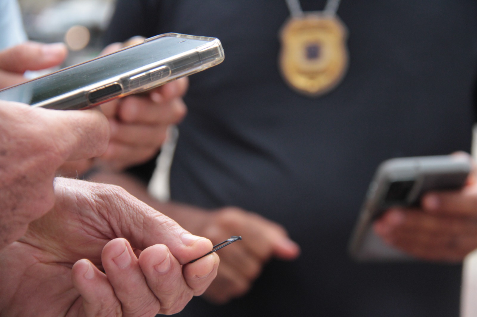 DERRC conduz trio com celulares roubados no Centro de Salvador