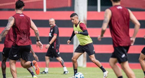 Imagem do post Vitória treina e viaja para enfrentar Flamengo no Maracanã