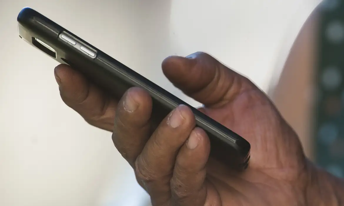 Denúncias de exploração infantil na internet disparam após vídeo de Felca