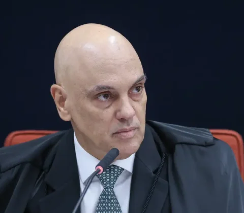 Imagem do post Moraes autoriza visita de filhos a Bolsonaro durante internação