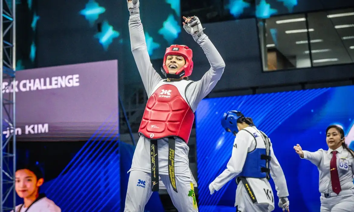 Maria Clara vence campeã olímpica e conquista ouro no Grand Prix