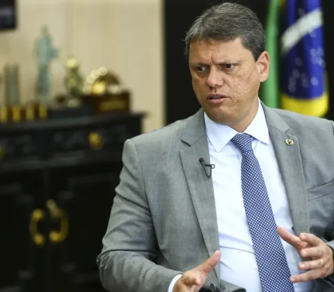 Imagem do post Moraes autoriza visitas a Bolsonaro em prisão domiciliar