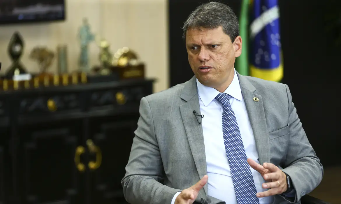 Moraes autoriza visitas a Bolsonaro em prisão domiciliar