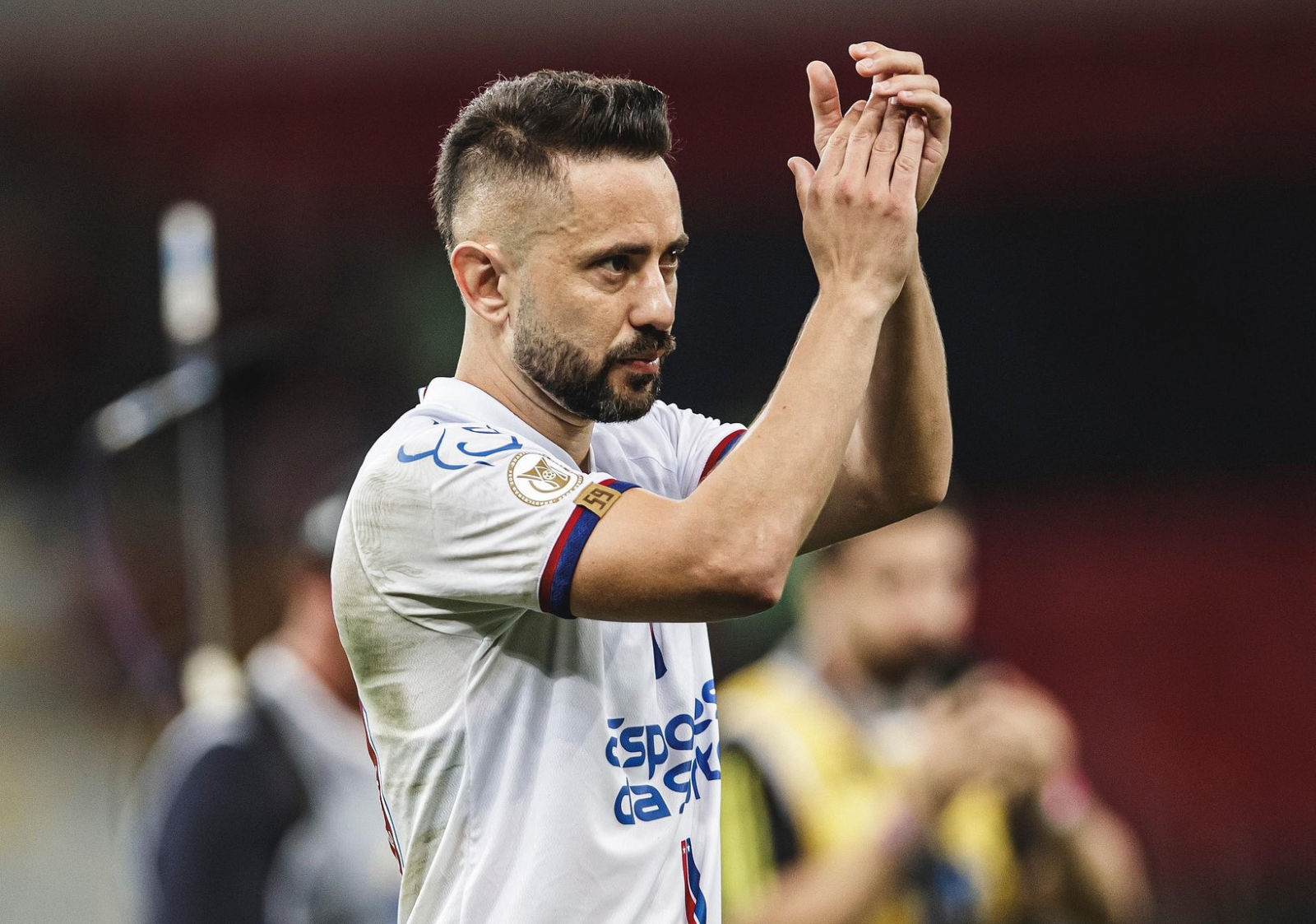 Everton Ribeiro revela cirugia para retirada de um câncer