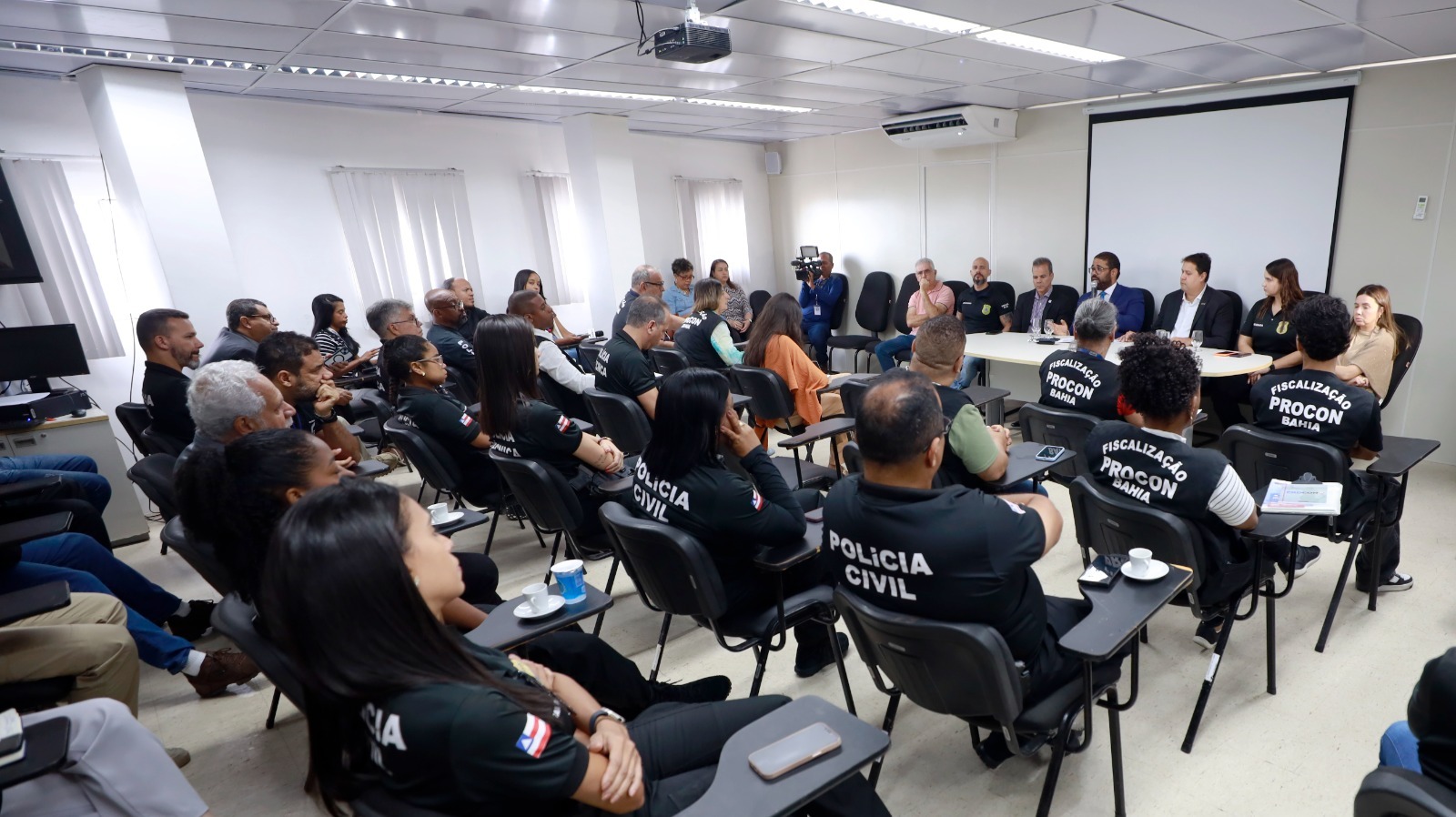 Operação integrada contra bebidas adulteradas recolhe primeiras amostras para análise