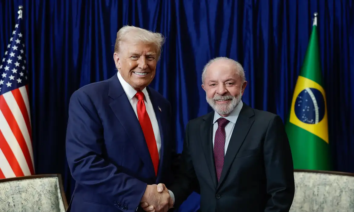 Lula se reúne com Trump e pede suspensão de tarifas