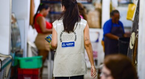 Imagem do post Saúde reforça alerta sobre bebidas alcoólicas clandestinas e intensifica ações de fiscalização em Salvador