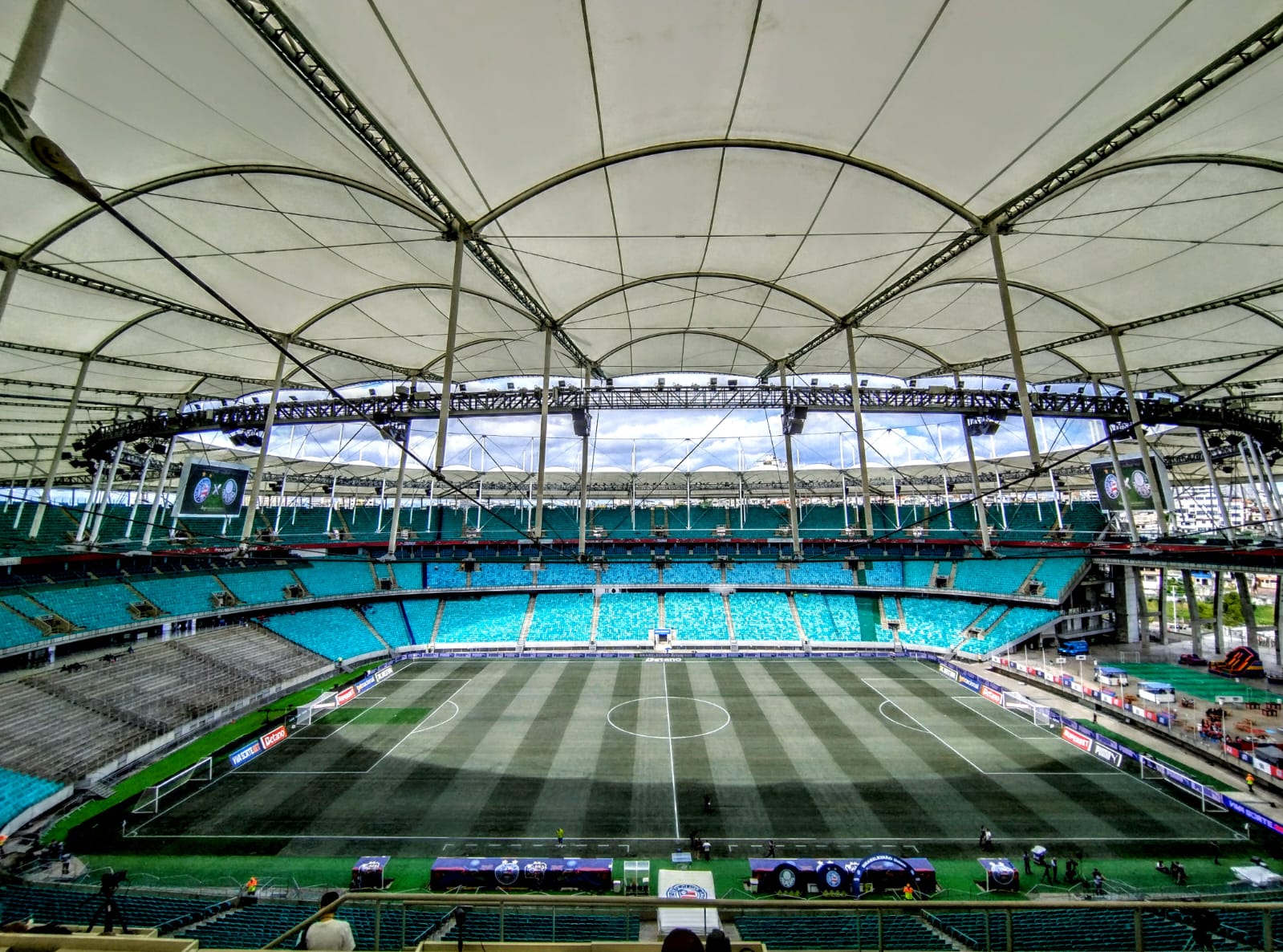 Bahia recebe o Inter em jogo atrasado do Brasileirão