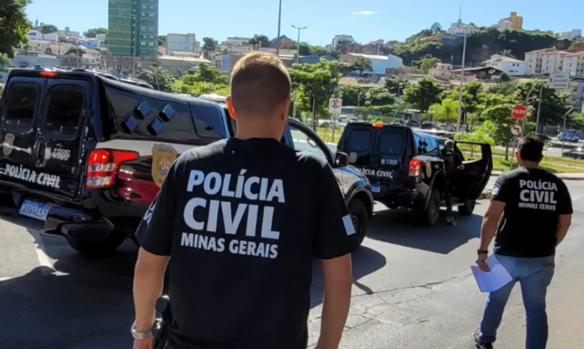 Policial civil que atirou em trabalhadores vai para prisão domiciliar