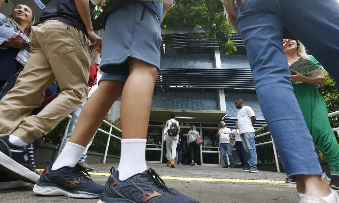CNU 2025: 760 mil candidatos fazem prova neste domingo em todo o país