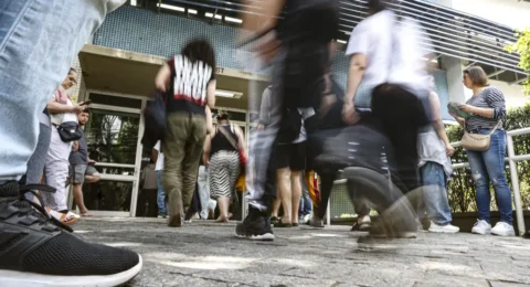 Imagem do post Enem 2025: 4,8 milhões de candidatos fazem provas neste domingo (9)