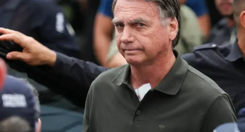 Imagem do post Defesa pede ultrassom para Bolsonaro dentro da PF
