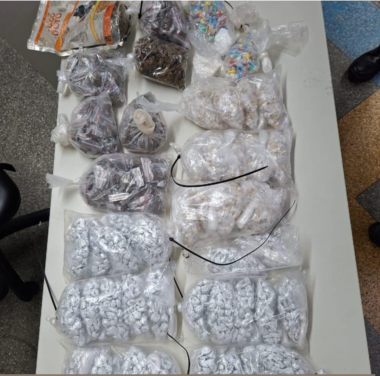 PM apreende drogas em Itapuã