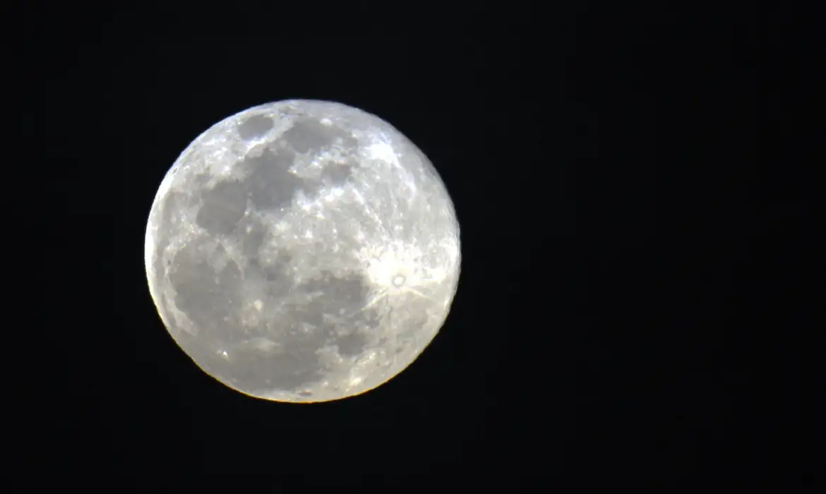 Superlua do Castor brilha nesta quarta e poderá ser vista em todo o Brasil
