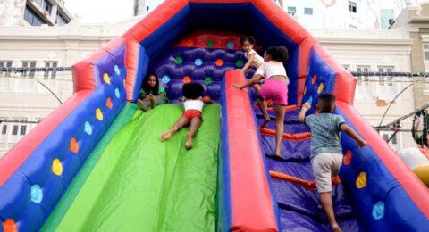 Imagem do post Prefeitura promove baile de Natal para filhos de ambulantes