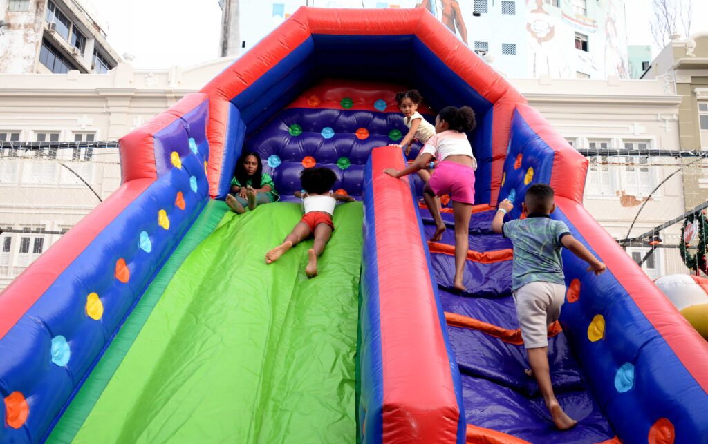 Imagem do post Prefeitura promove baile de Natal para filhos de ambulantes