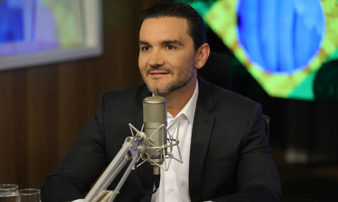 União Brasil expulsa ministro Celso Sabino