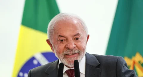 Imagem do post Lula manda abrir processo para expulsar servidor agressor
