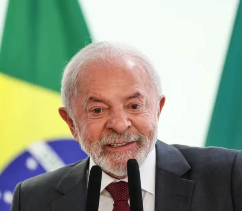 Imagem do post Lula manda abrir processo para expulsar servidor agressor