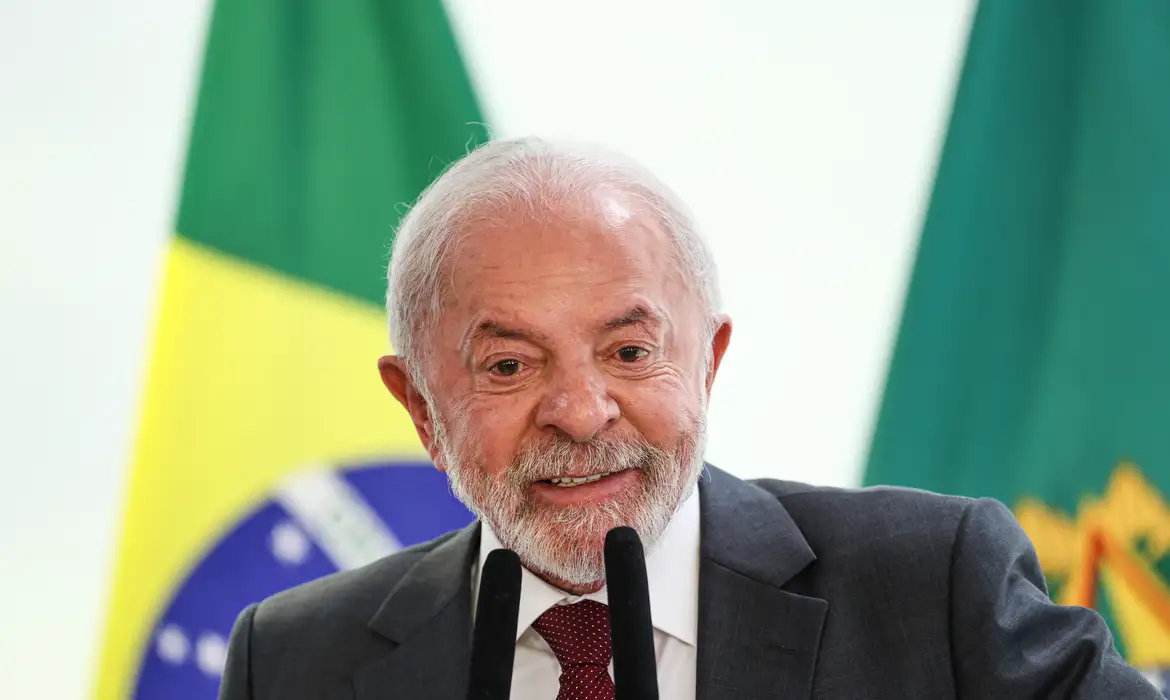 Imagem do post Lula manda abrir processo para expulsar servidor agressor