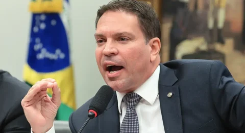 Imagem do post Moraes pede extradição de Alexandre Ramagem aos EUA