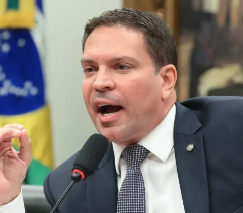 Imagem do post Moraes pede extradição de Alexandre Ramagem aos EUA