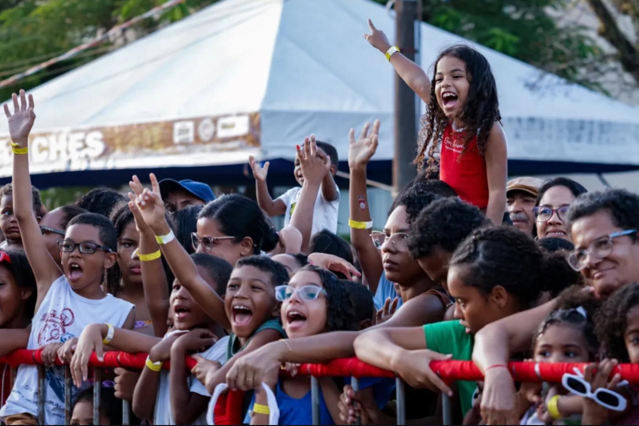 Natal Solidário da PMBA leva alegria a crianças em Salvador