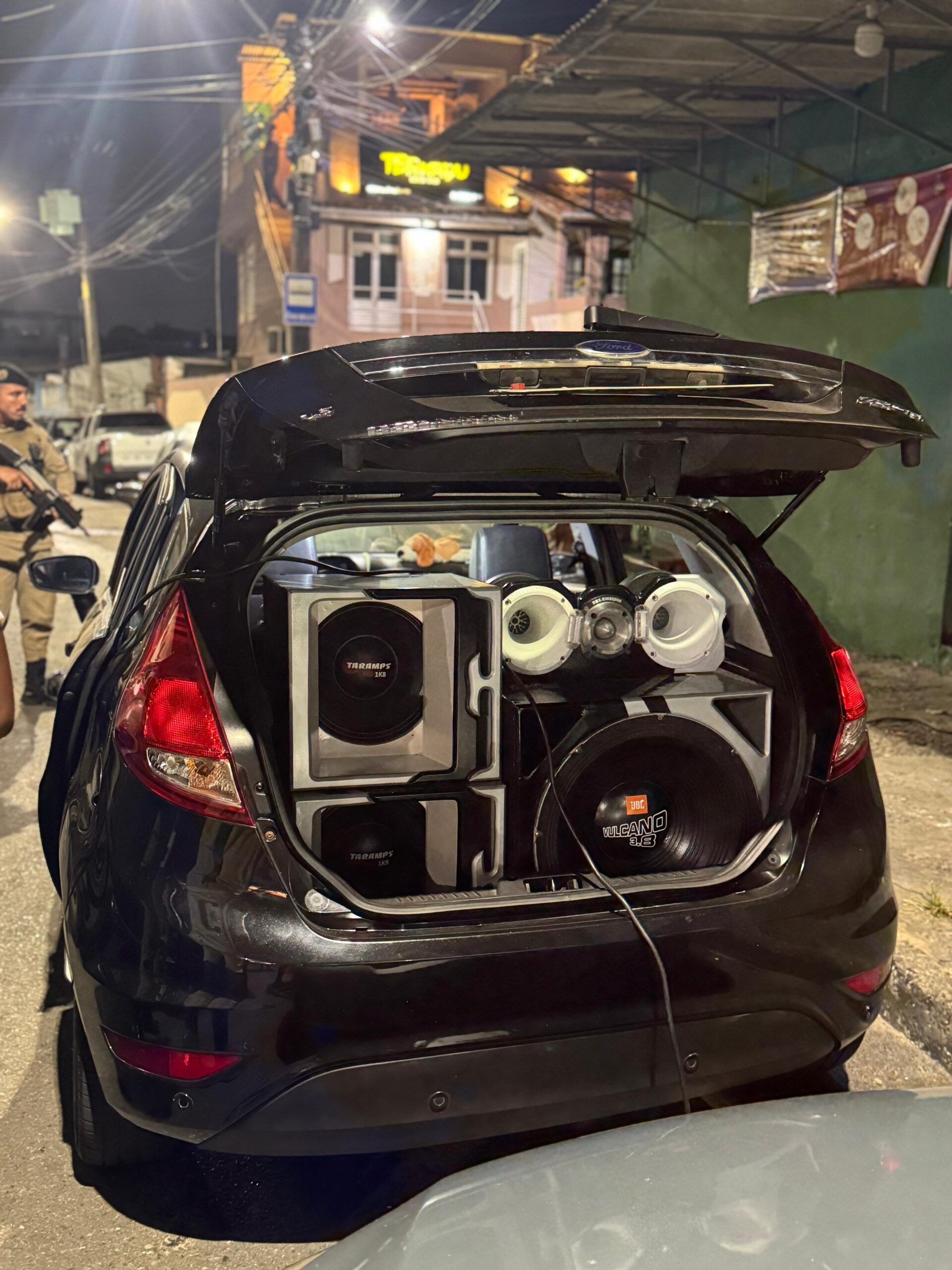 Operação Paredão apreende armas, drogas e som em Salvador