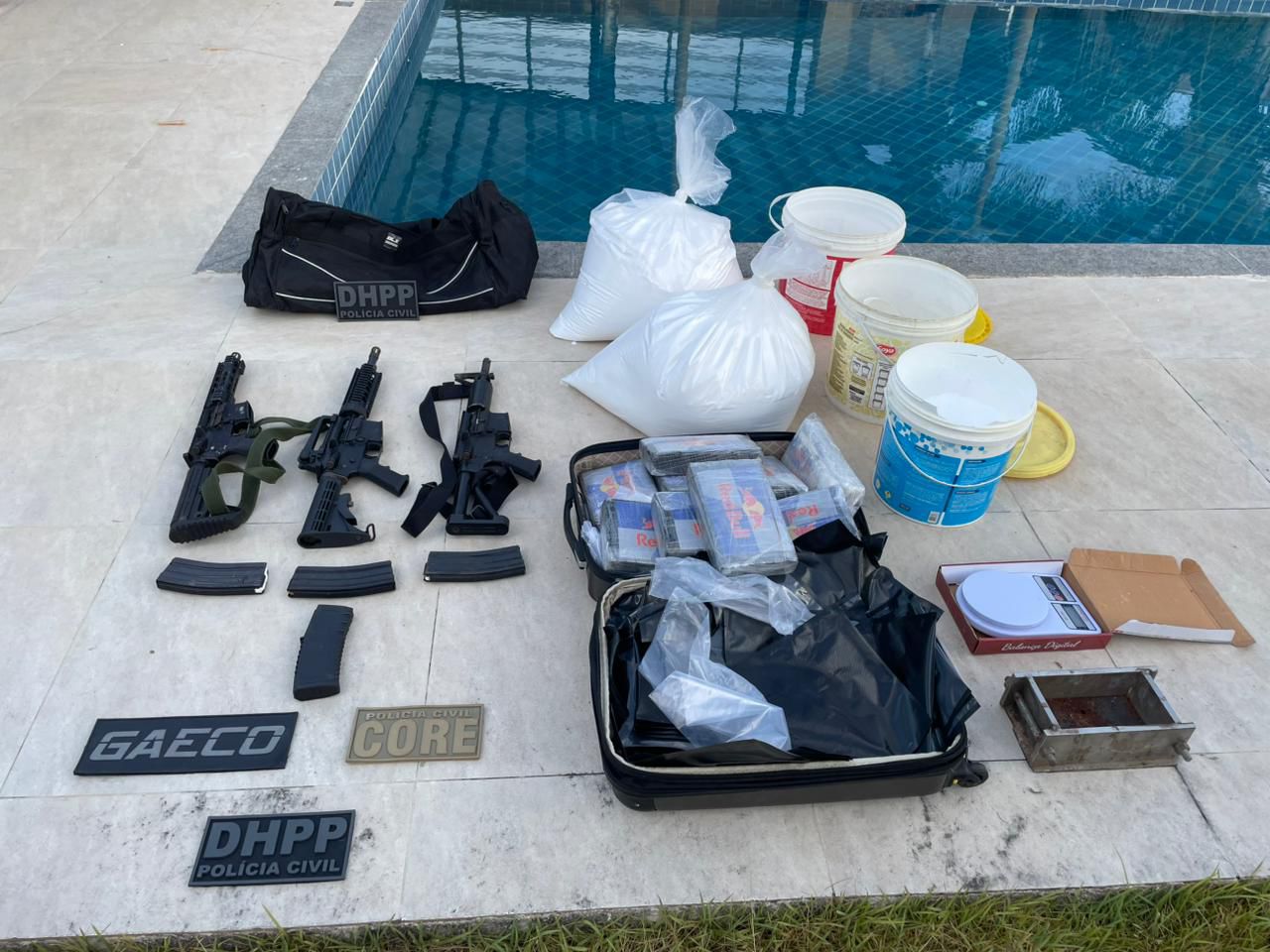 Ação integrada apreende drogas, fuzis e prende líder criminoso