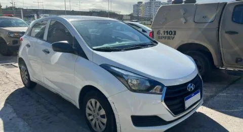 Imagem do post PM prende trio e recupera carro roubado na Avenida Paralela