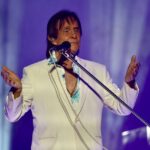 Roberto Carlos emociona Salvador e encerra Natal