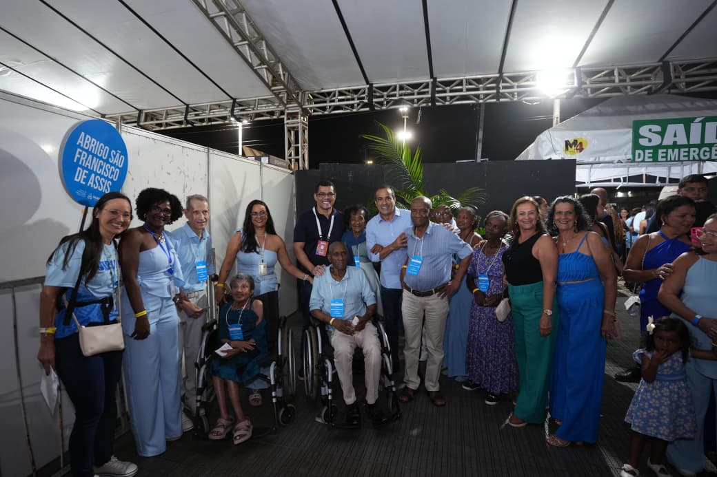 Imagem do post Bruno Reis celebra sucesso de show de Roberto Carlos em Salvador