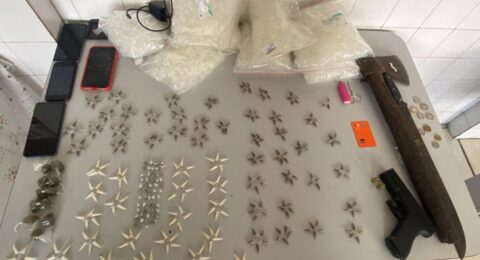 Imagem do post PM detém dois suspeitos por tráfico de drogas em Simões Filho