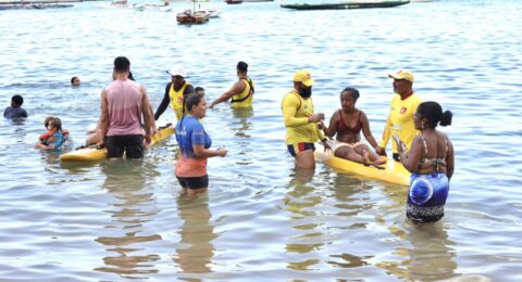 Imagem do post Projeto Mar Sem Barreiras leva banho de mar assistido a pessoas com deficiência em Salvador