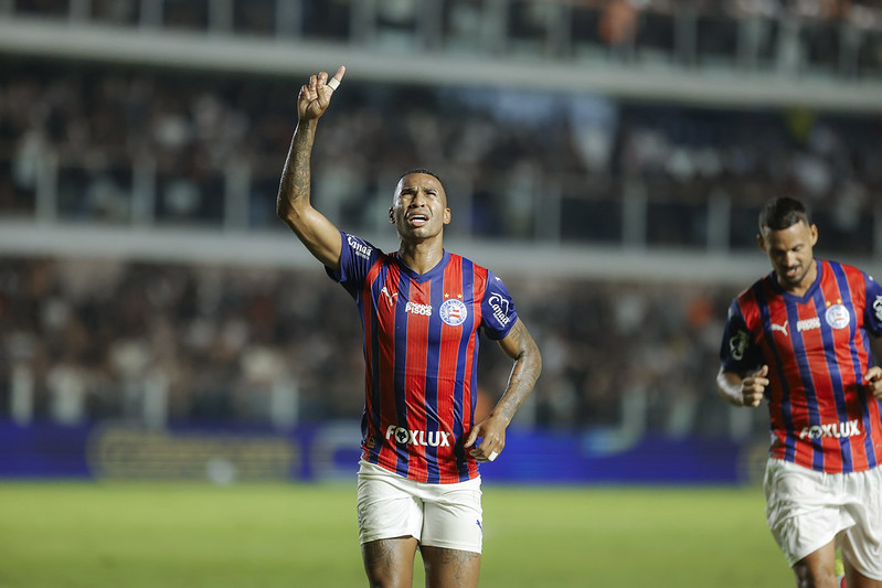Bahia vence Corinthians de virada na estreia do Brasileirão