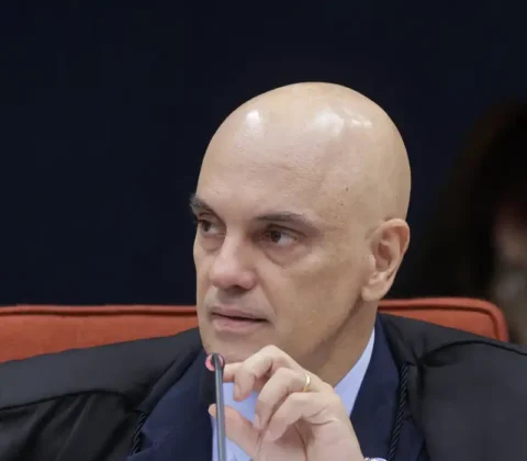 Imagem do post Moraes determina transferência de Bolsonaro para sala especial na Papuda