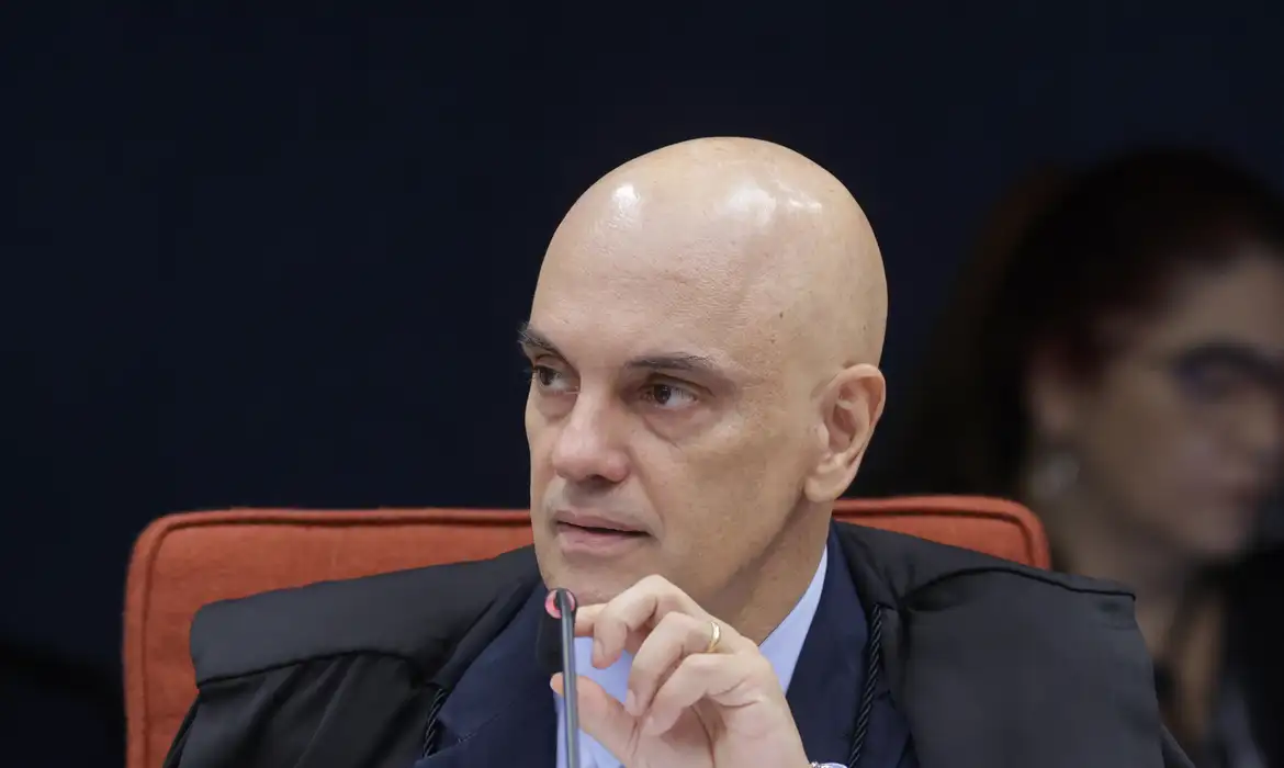 Imagem do post Moraes determina transferência de Bolsonaro para sala especial na Papuda