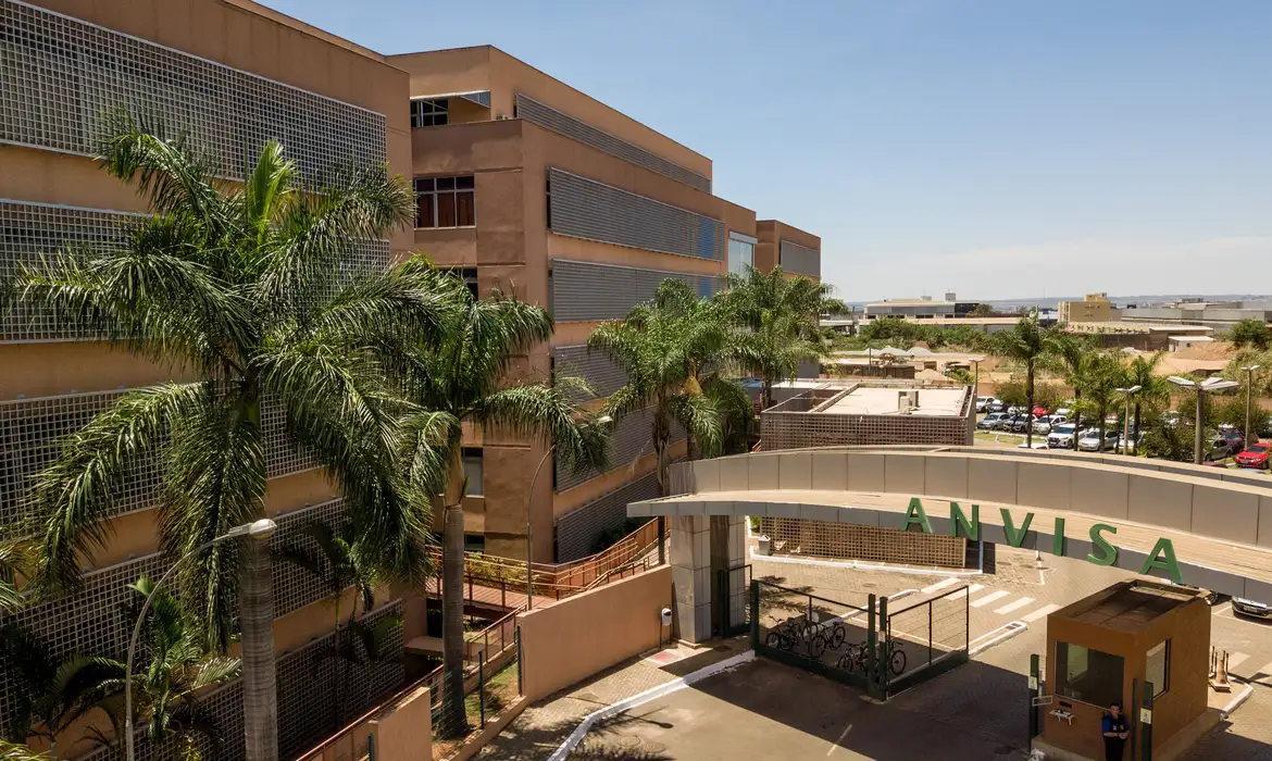 Anvisa suspende suplementos de duas marcas por risco à saúde