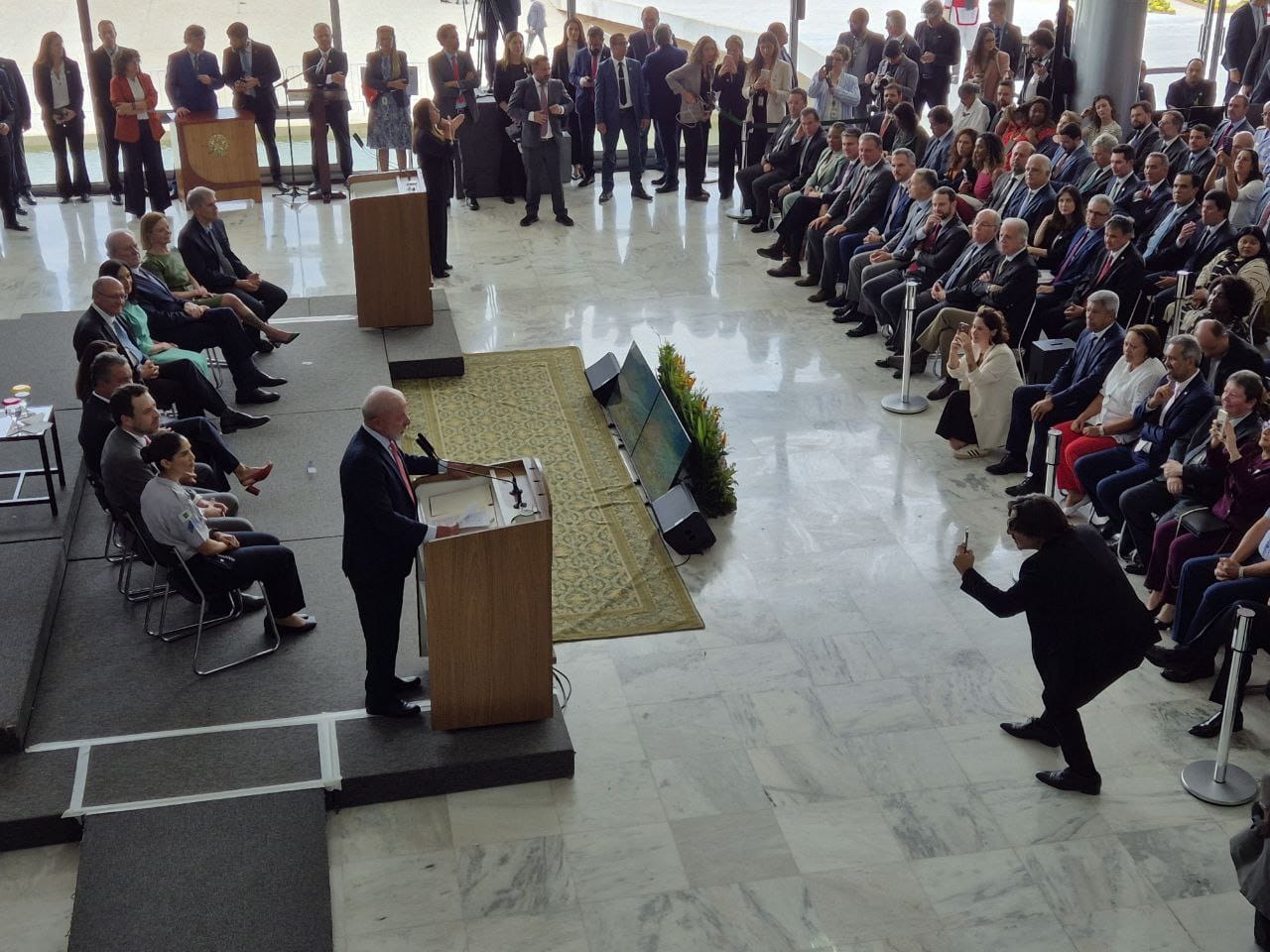 Jerônimo participa de ato pelos três anos do 8 de Janeiro em Brasília