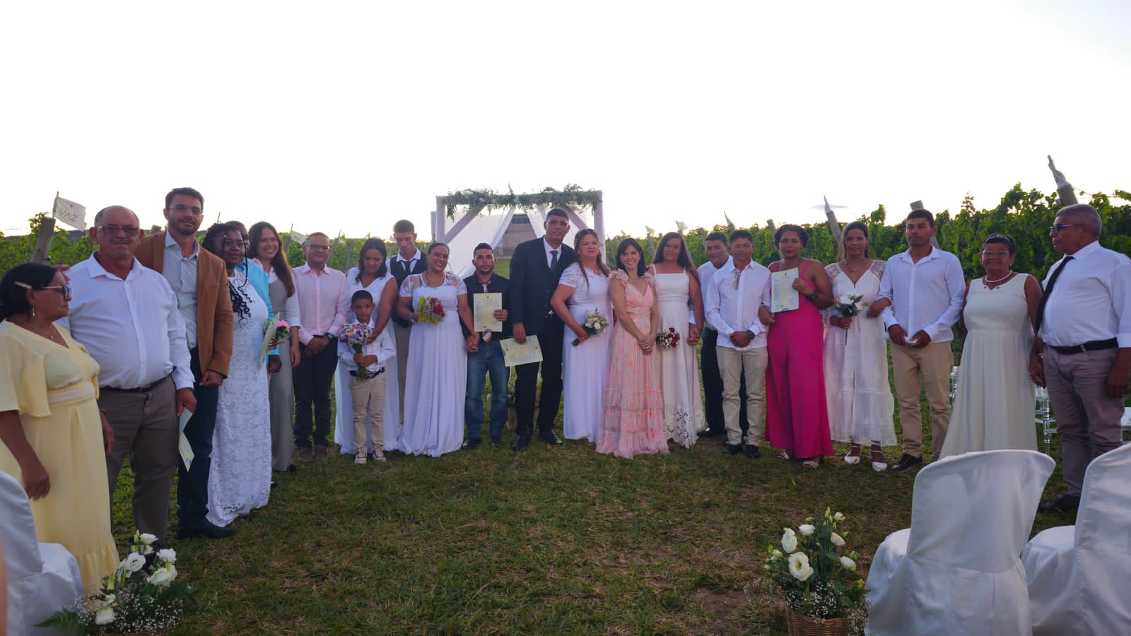 Morro do Chapéu Realiza Casamento Coletivo e Une 10 Casais em Cerimônia Gratuita